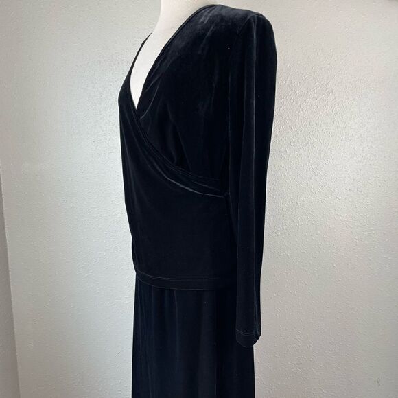 Liz Claiborne Matching Two Piece Black Velour Top and Skirt Size L EUC - Picture 4 of 9